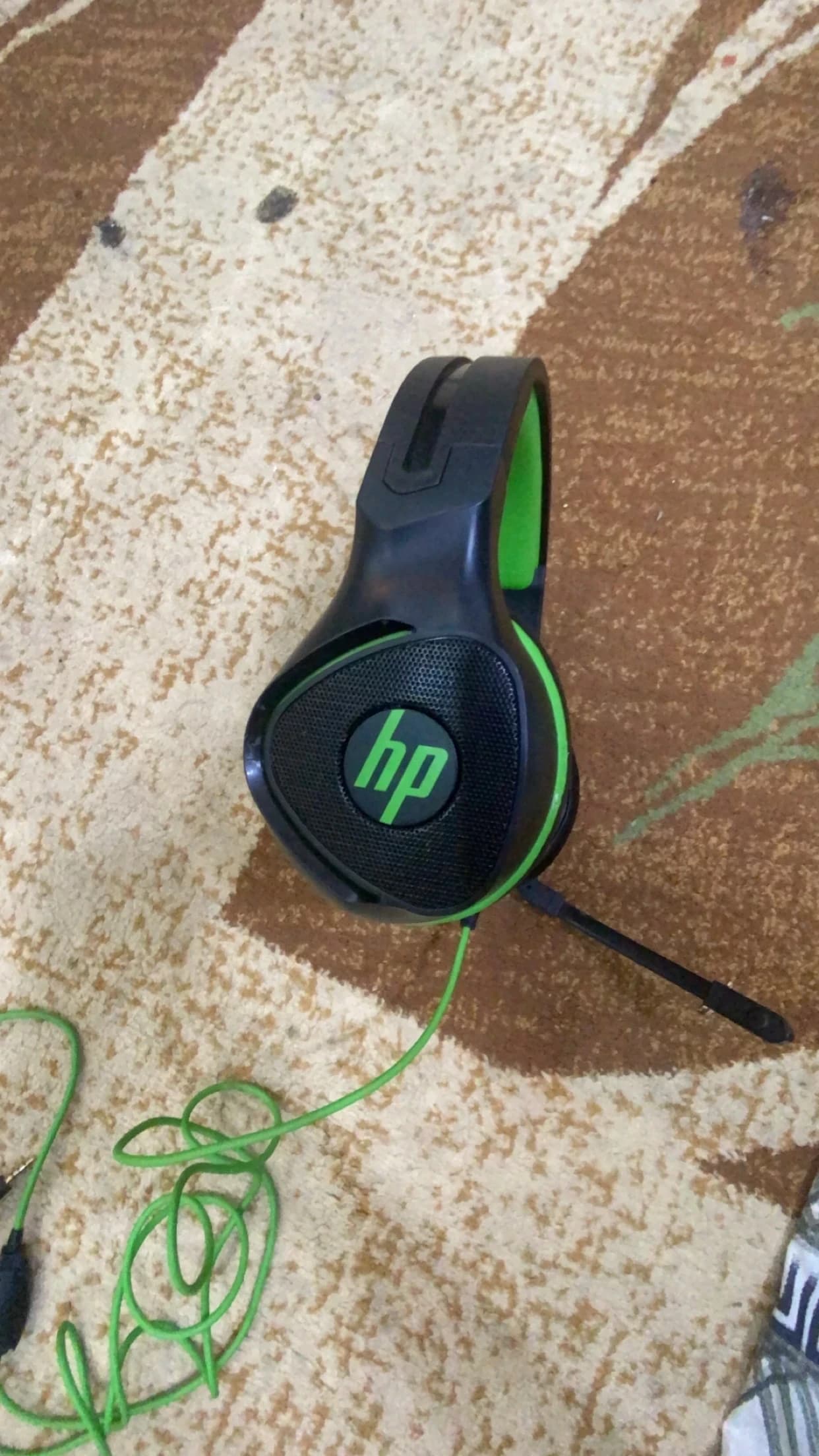 سماعهhp  مع مكسرصوت v8