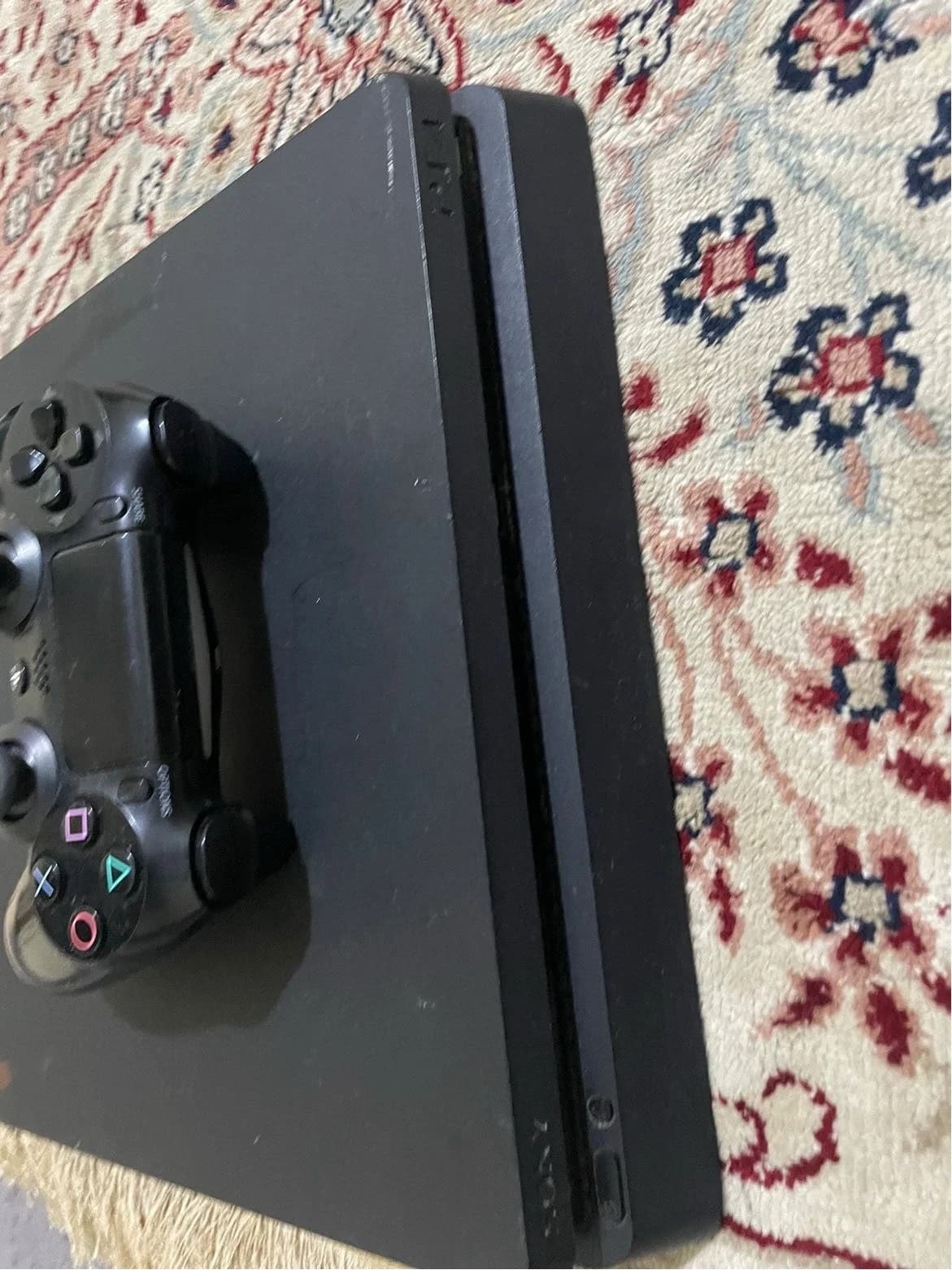 بلاستيشن ٤للبيع