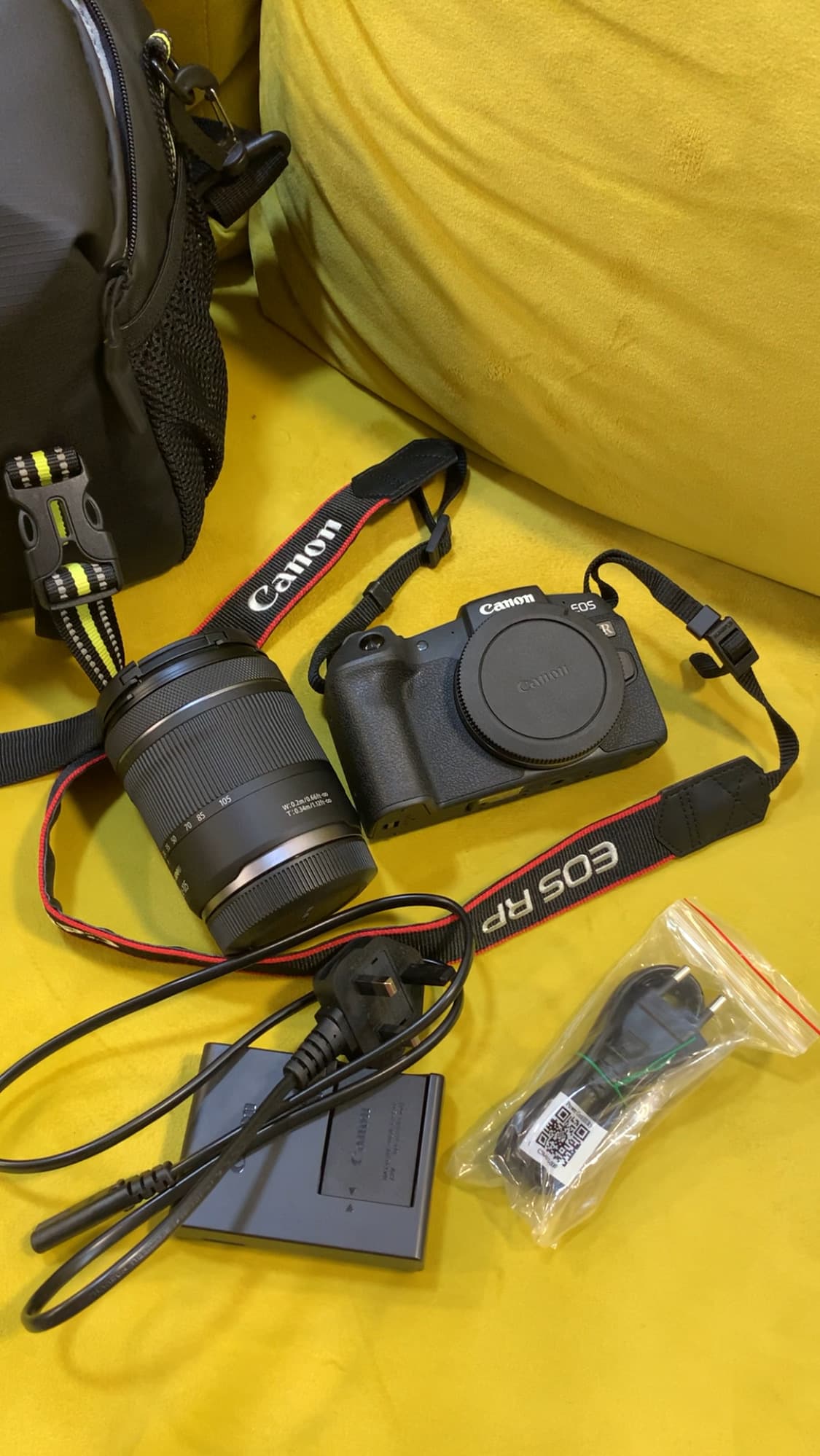 للبيع... كاميرا Canon EOS RP مع عدسة احترافية جديدة كلياً بكامل مرفقاتها