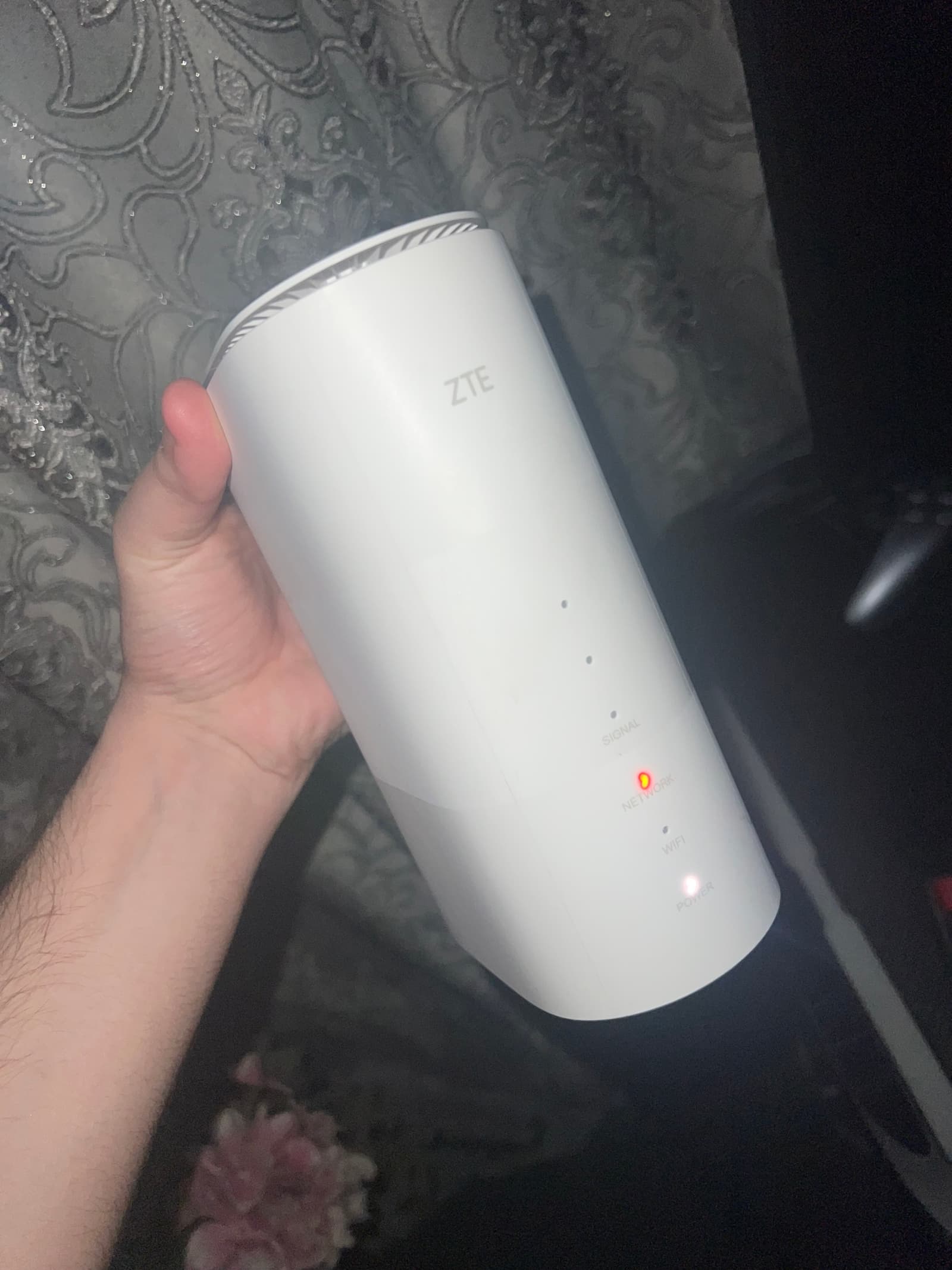 للبيع راوتر  مفتوح لكل الشبكاتZTE MC888