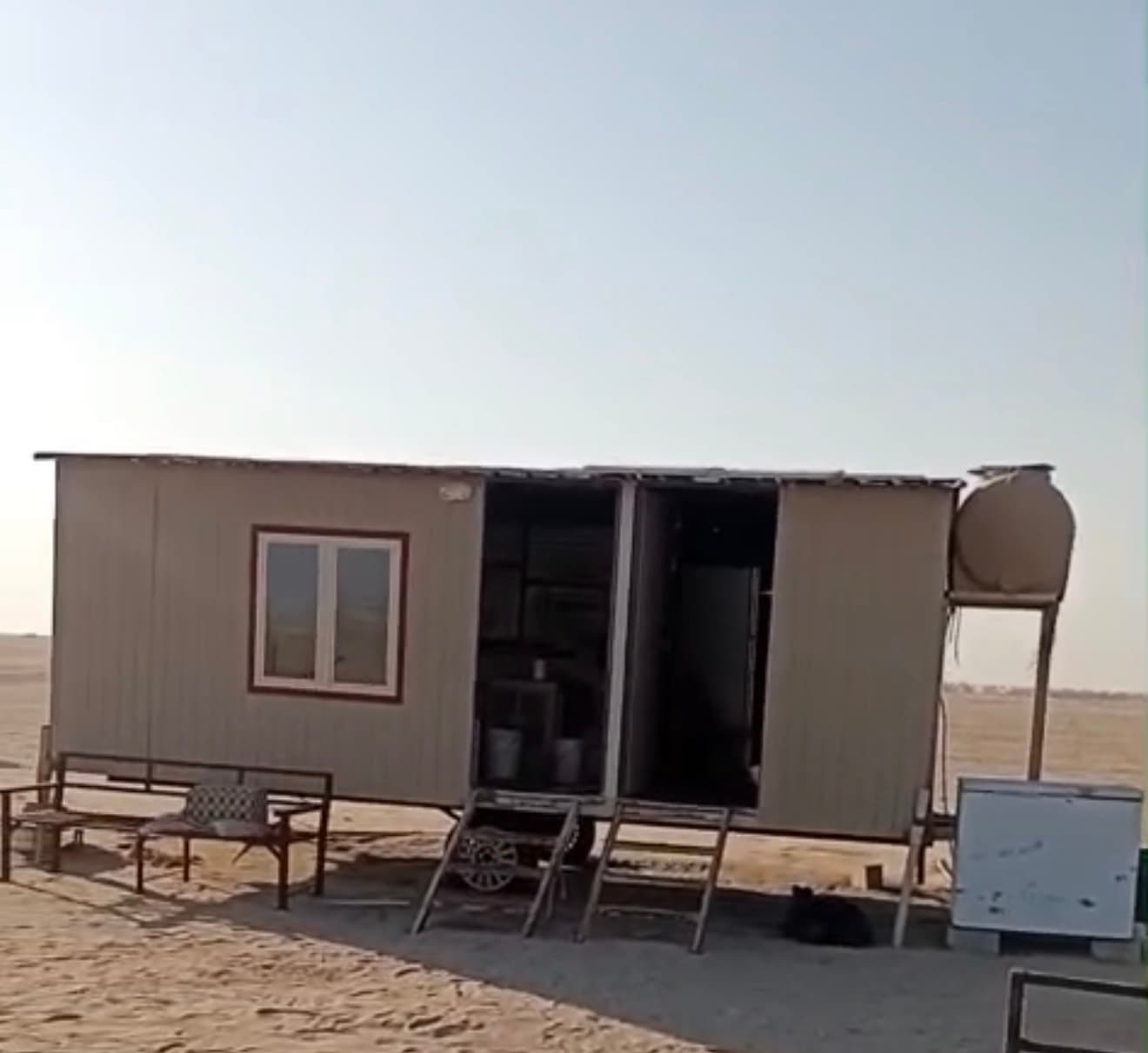 للبيع غرفه سحب ومطبخ عامل ٦في٣
