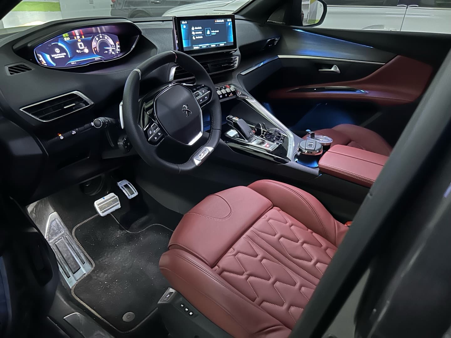 للبيع بيجو 5008 GT Line موديل 2023