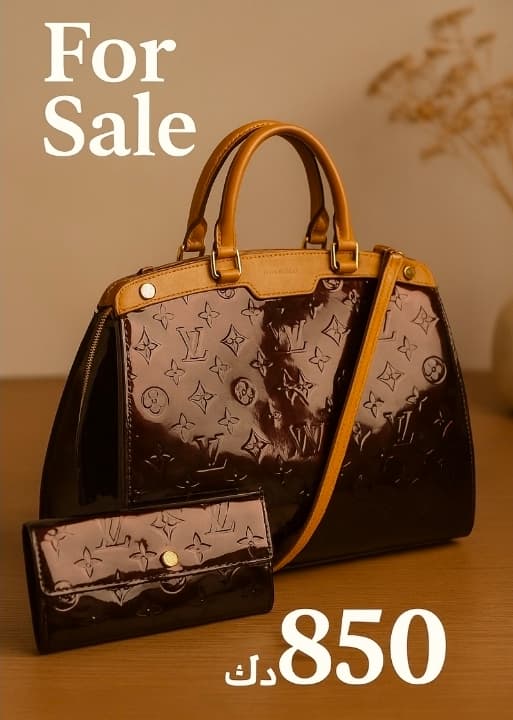 شنطه ومحفظه لوي ڤيتون (Louis vuitton ) لونها عنابي غامق..