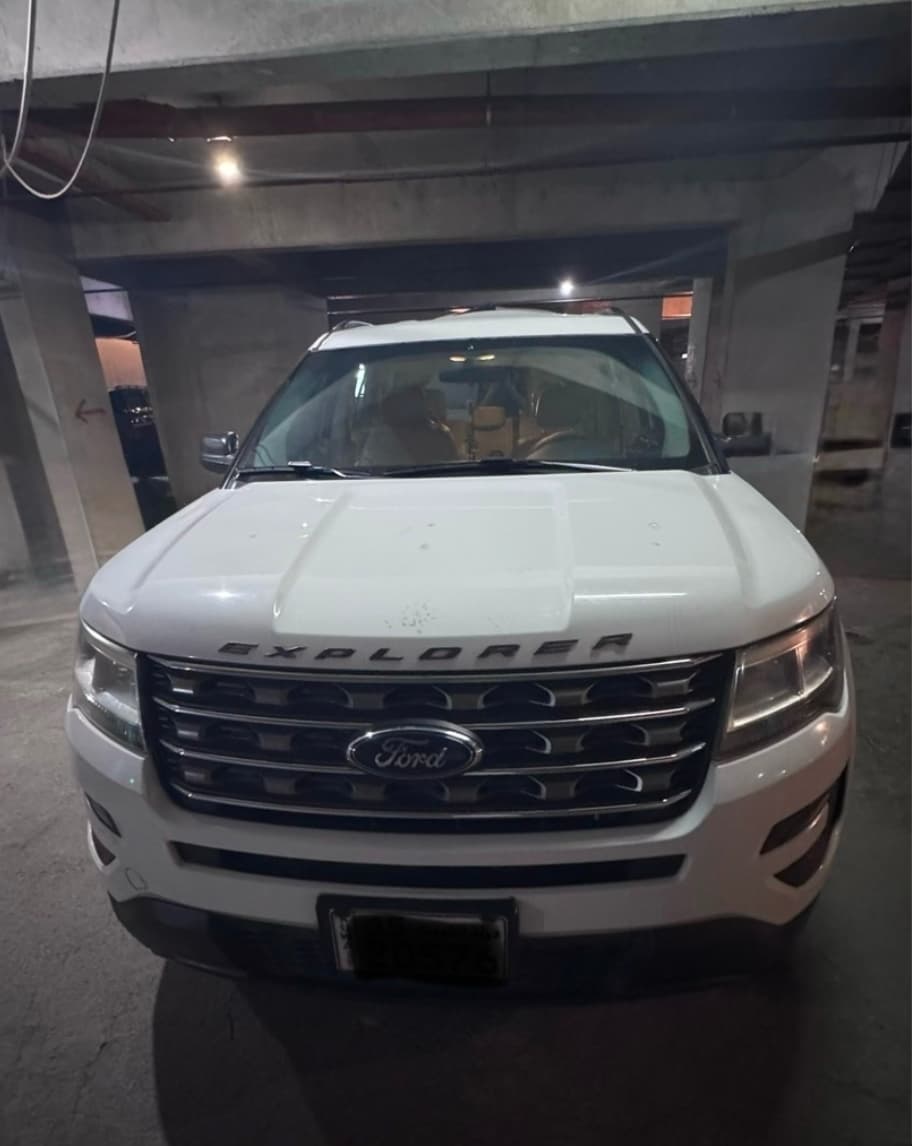 Ford Explorer 2016 white colour