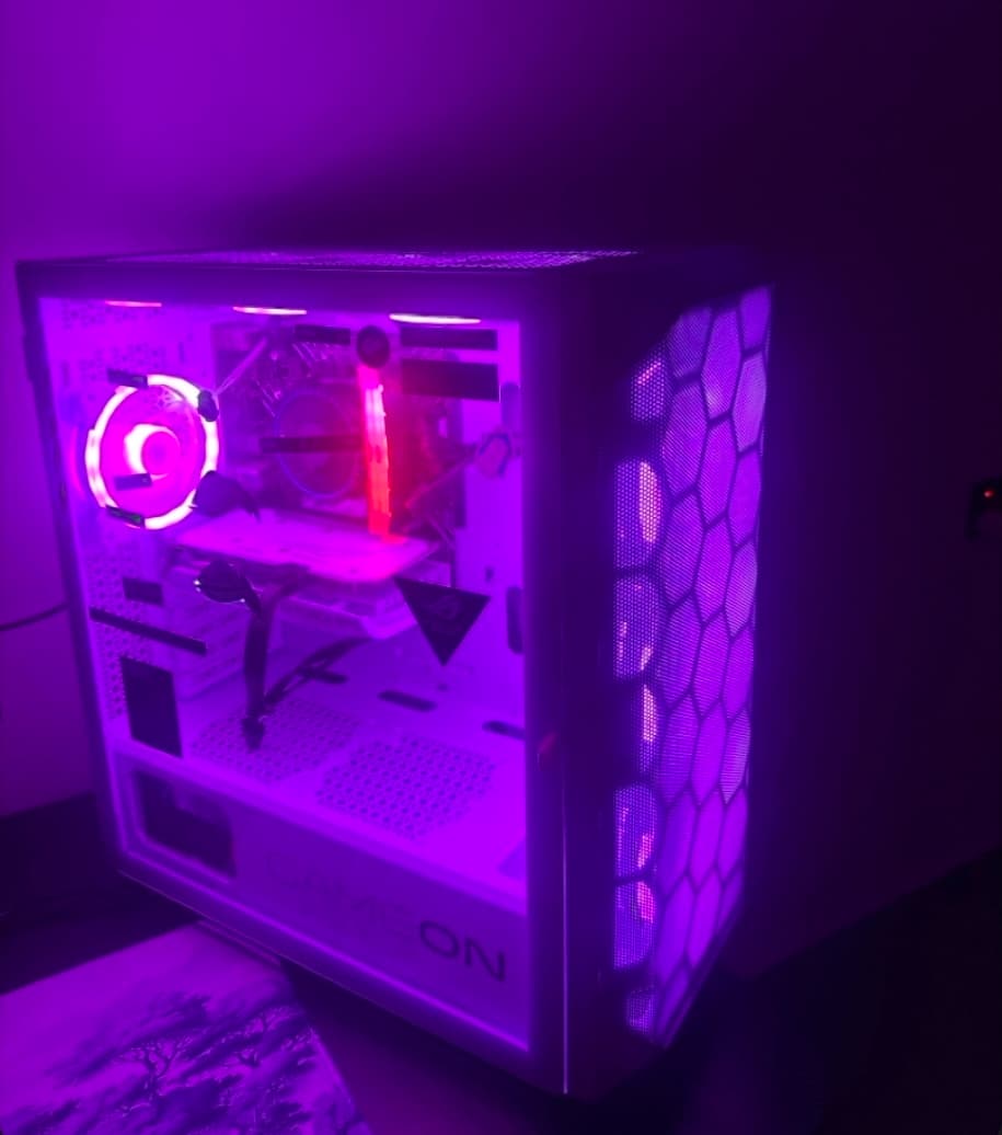 للبيع بي سي مايشكي من شي وامور طيبه