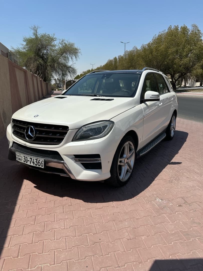 للبيع مرسيدس ML350شرط الفحص كير مكينه شاصي نظيف جدا جدا مفتحين الوكاله عداد184 صبغ قطعه تجميلي تكيف ثلج بنرامه دبه هودرليك